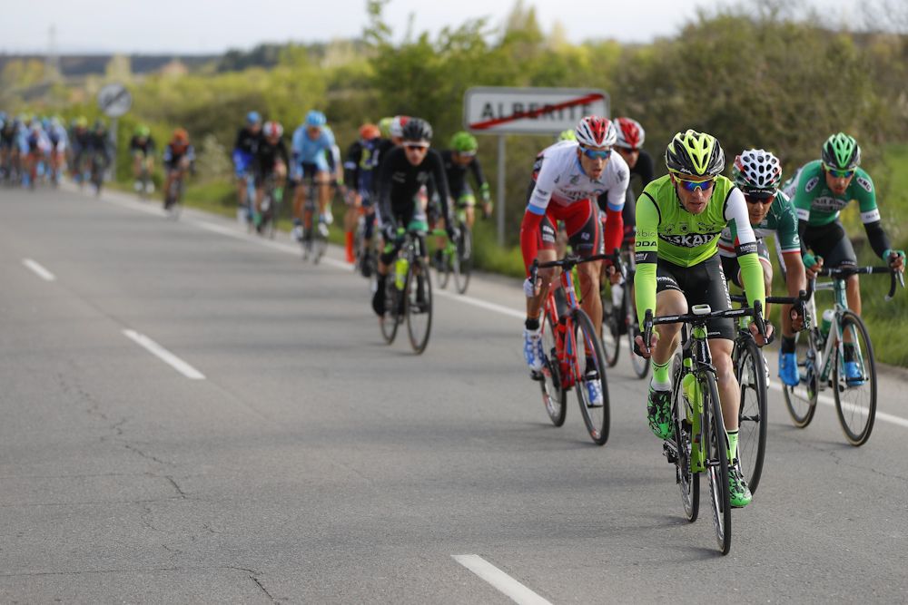 The peloton in action during Vuelta a La Rioja
