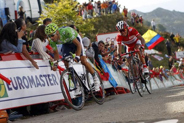 Alejandro Valverde sprints for the line on stage 15
