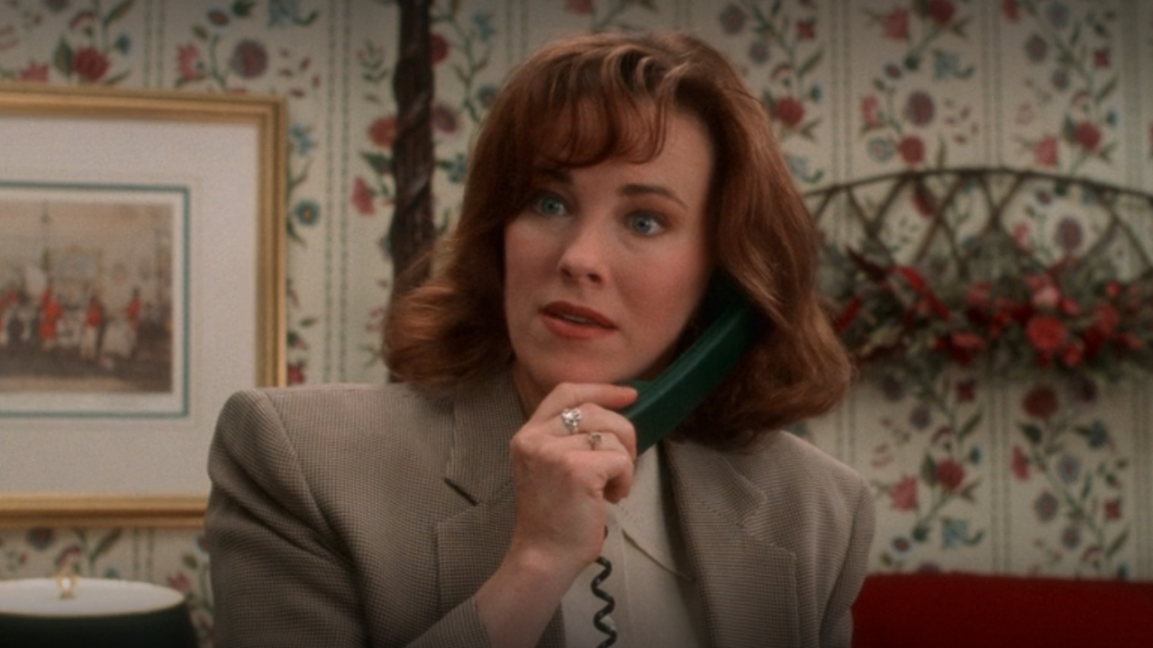 Catherin O'Hara in Home Alone in Home Alone