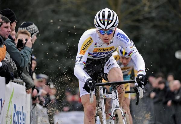 Stybar modeled his new rainbow jersey in Maldegem