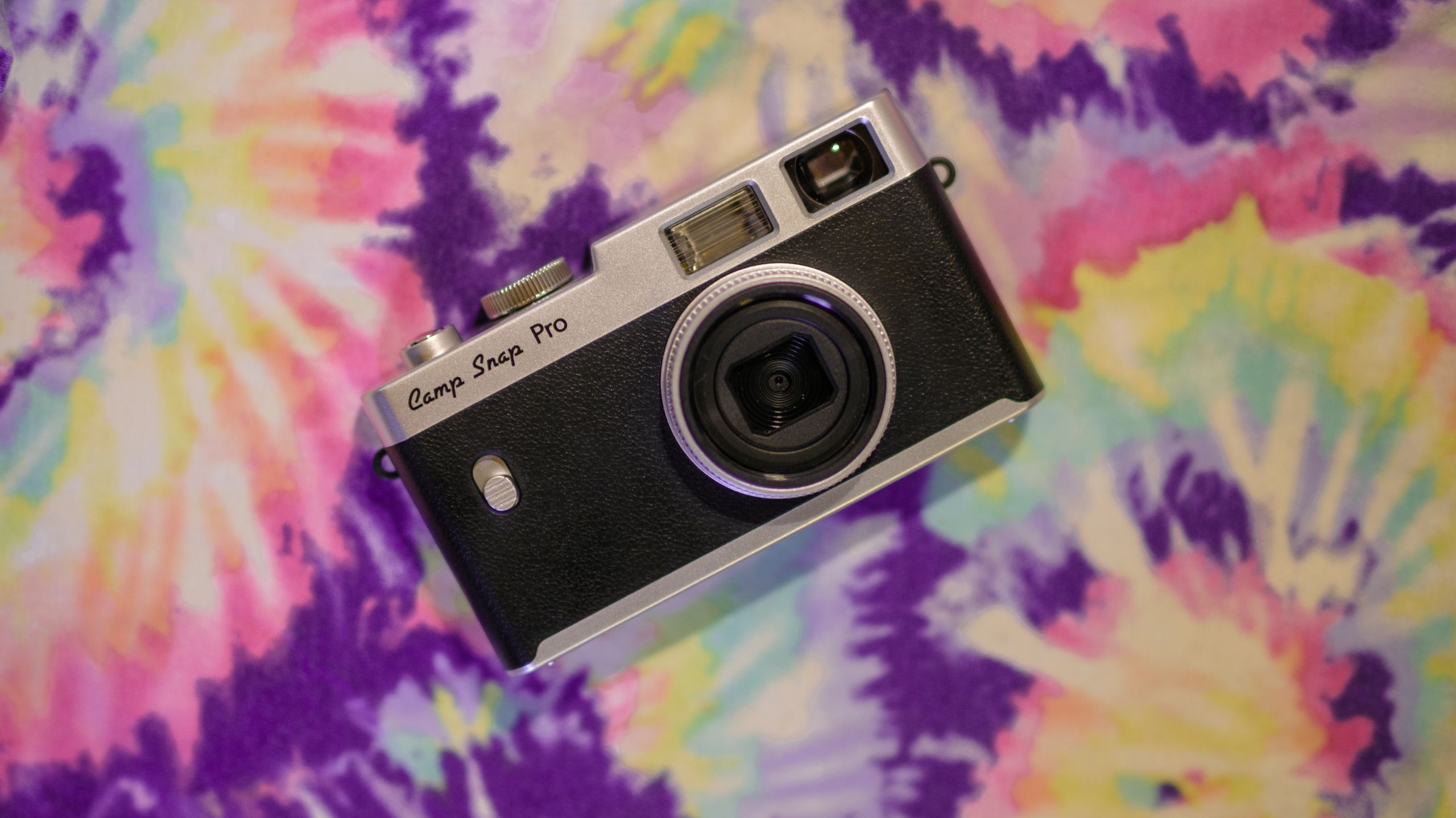 Screen-Free Digital Cameras Offer Intentional Photography