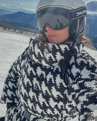 Tendrils ski hairstyle