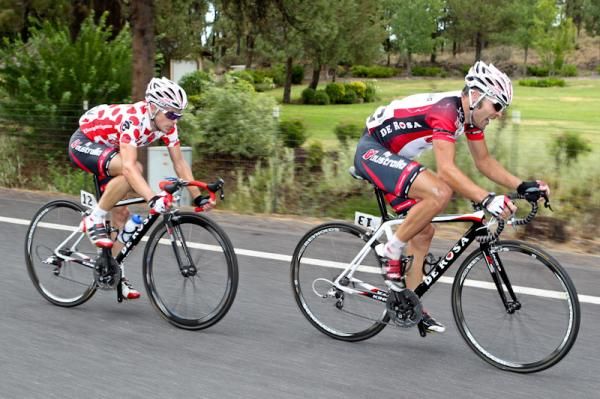 Darren Lill (Fly V Australia) and teammate Darren Rolfe work together to get up to what's left of the break.