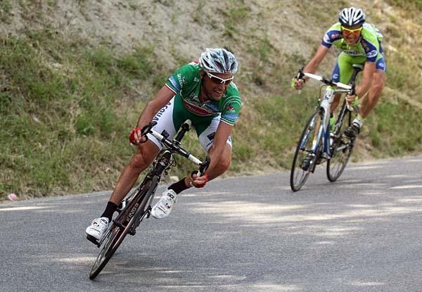 Stefano Garzelli (Acqua &amp; Sapone) leads Ivan Basso (Liquigas) around a corner