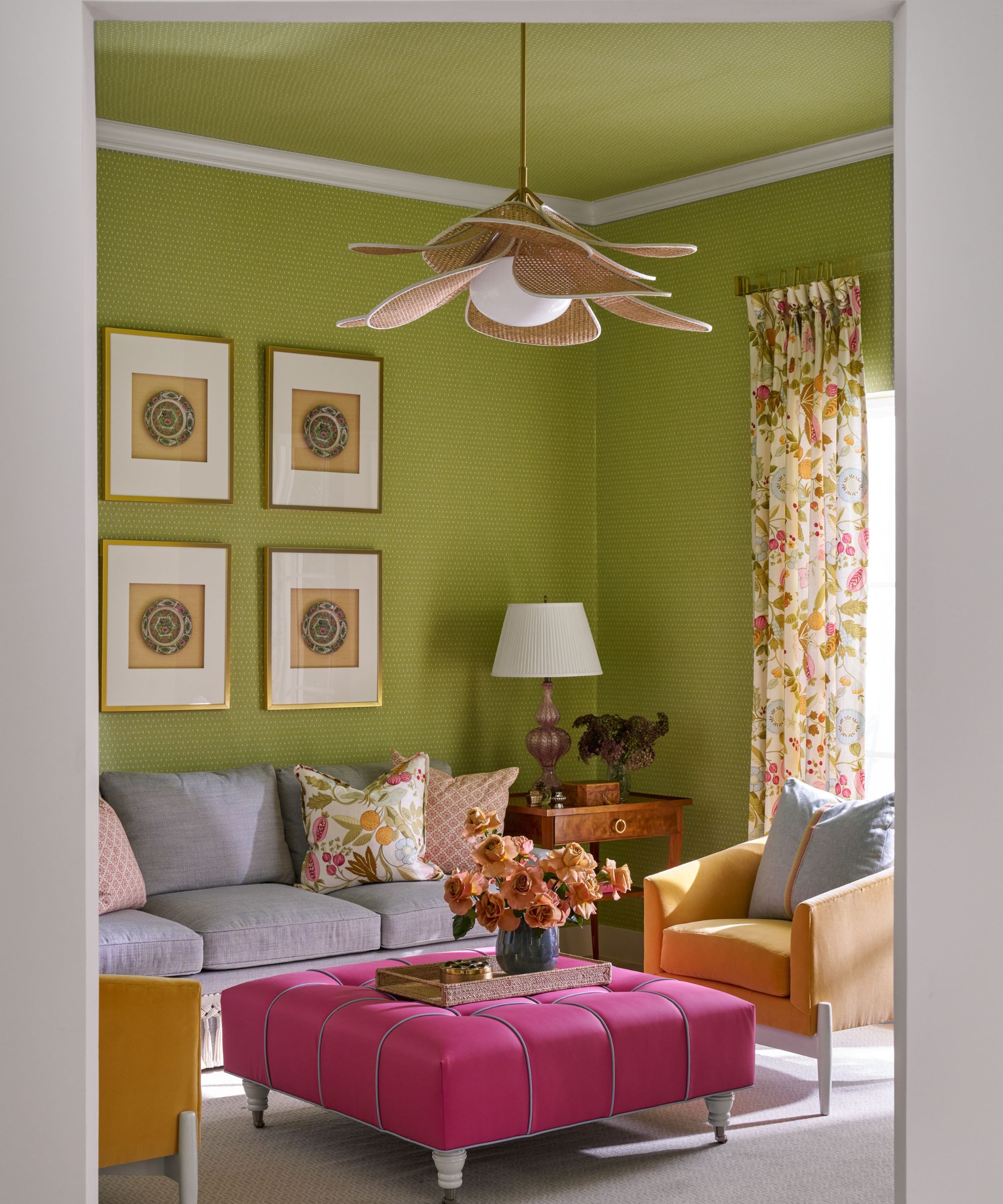 Traditional living room with Lindgreen walls