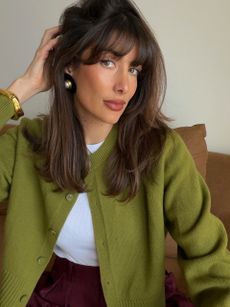 French influencer Julie wears green crew neck cardigan for autumn