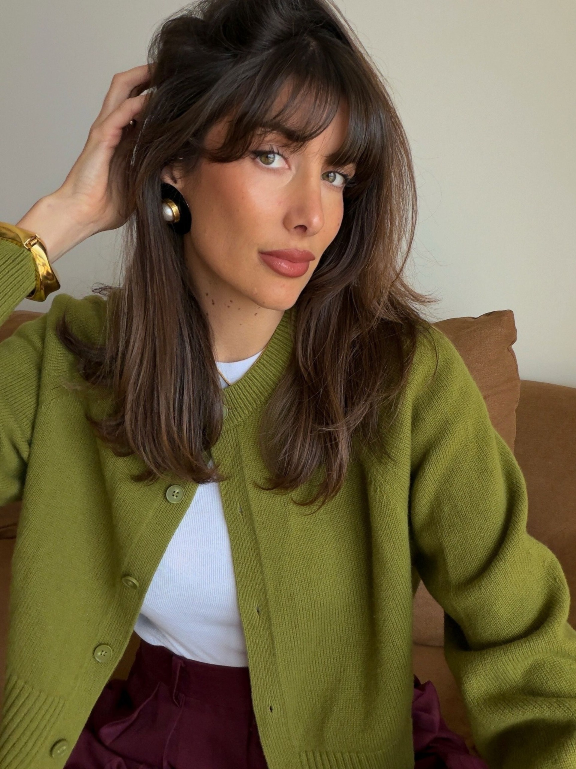 French influencer Julie wears green crew neck cardigan for autumn