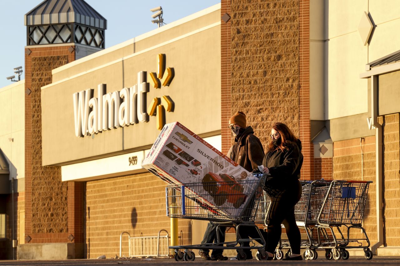 Black Friday shoppers at Walmart