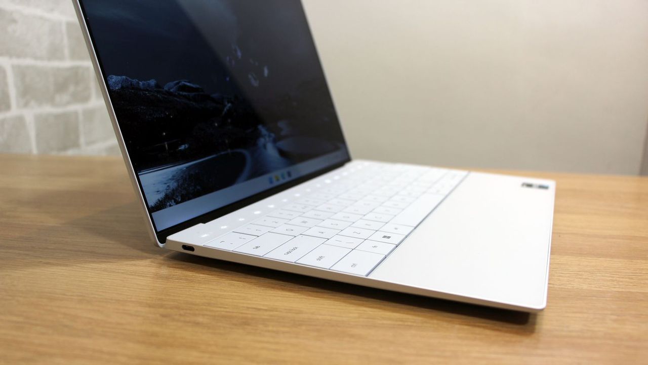 Dell XPS 13 Plus_Ports on left side of laptop