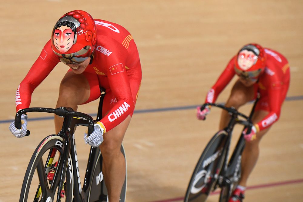 China's Zhong Tianshi (L) and China's Gong Jinjie compete in the women's Team Sprint