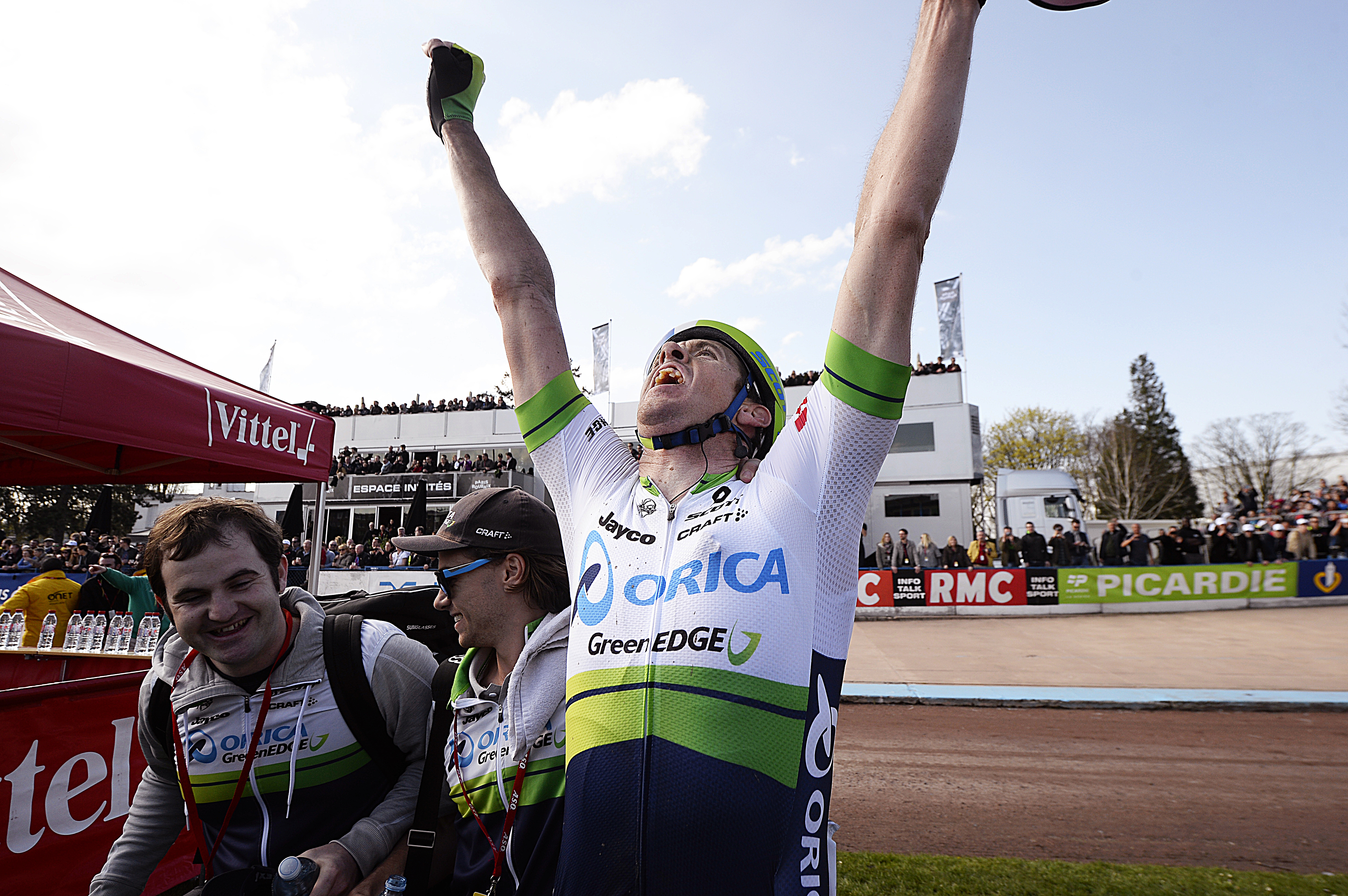 Mathew Hayman winning Paris-Roubaix in 2016