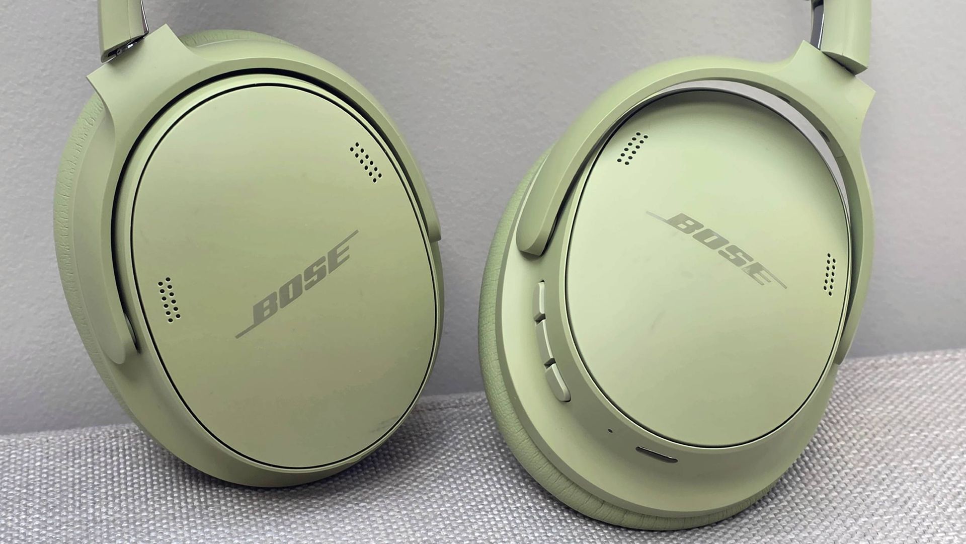 The Bose QuietComfort Headphones (2nd Gen) showing their cups and the Bose logo.