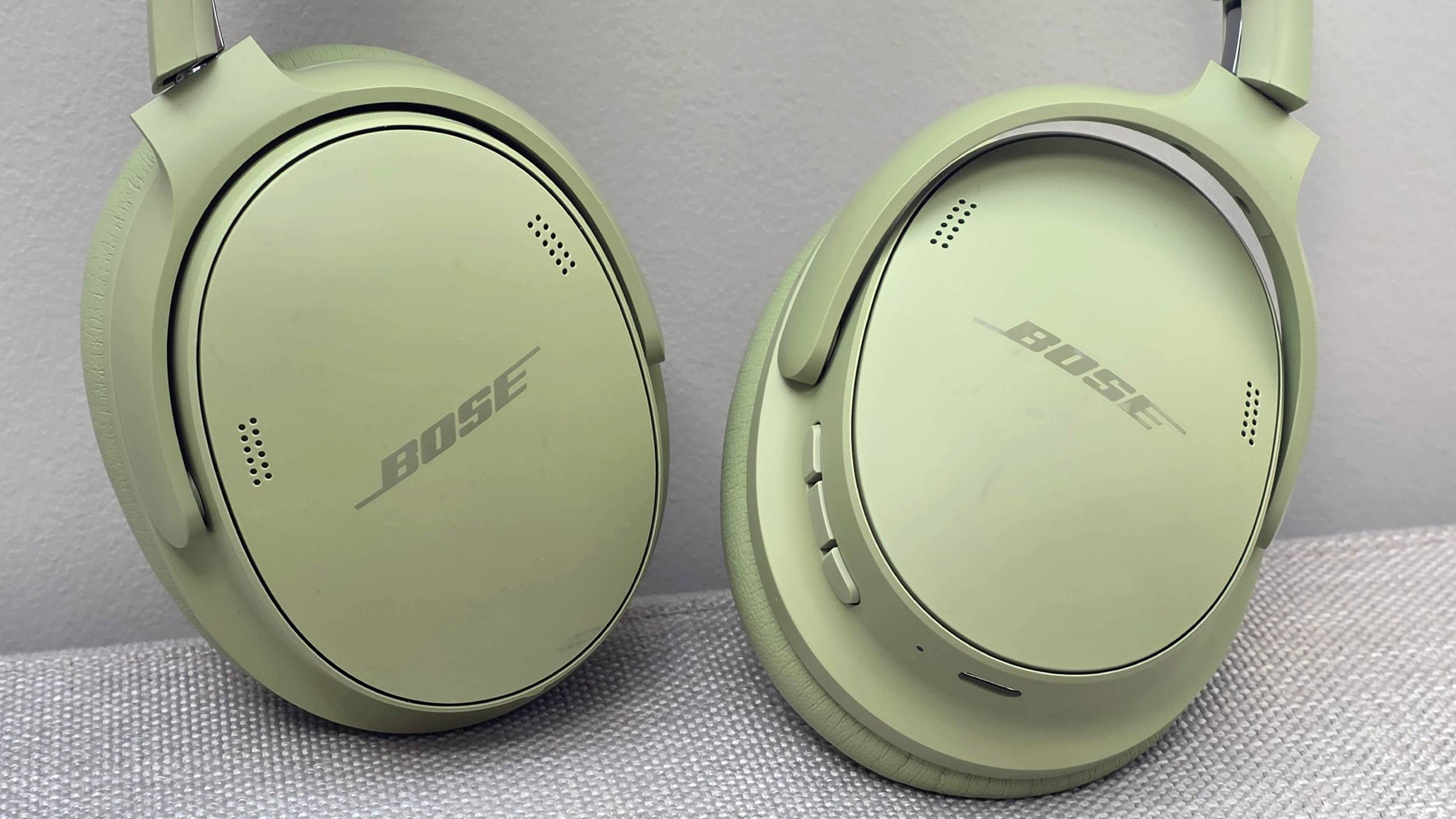 The Bose QuietComfort Headphones (2nd Gen) showing their cups and the Bose logo.