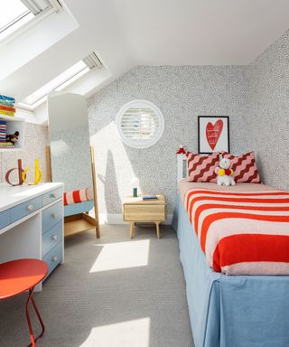 Shared child's bedroom with twin bed