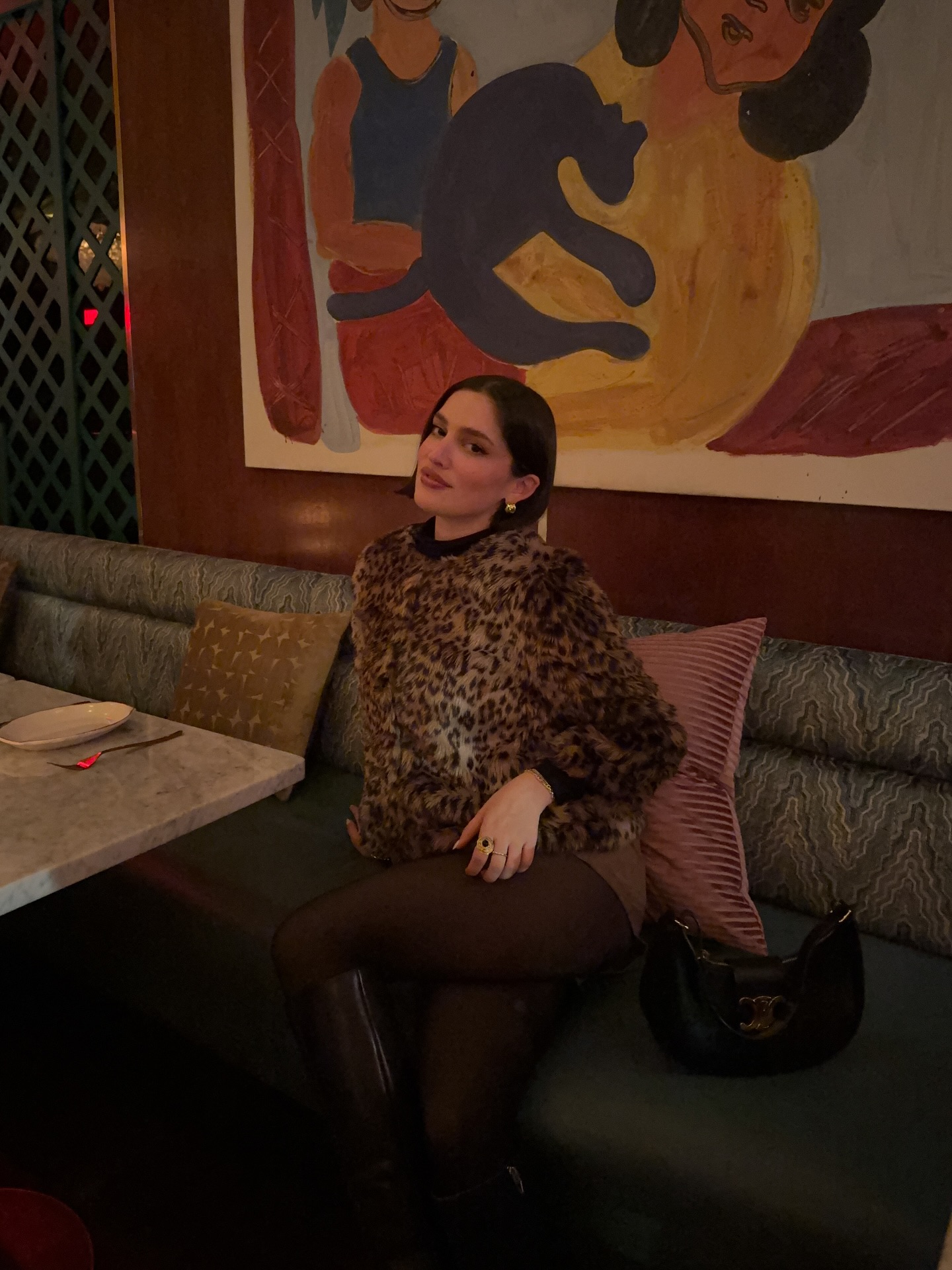 @ariannabaq in outfits to wear if you have a bob