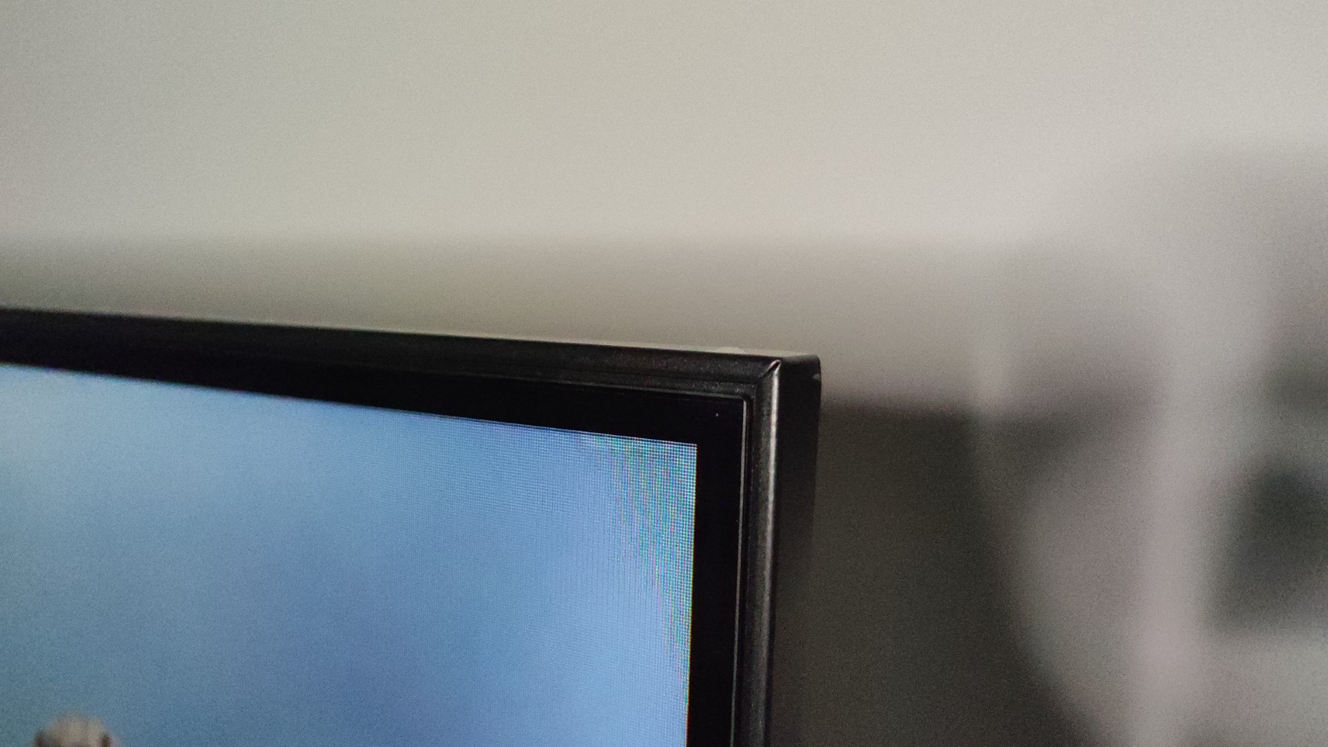 TCL C73
