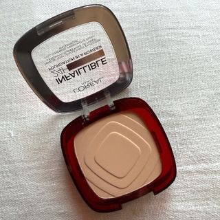 Image of an open L'Oréal Paris Infallible 24-Hour Fresh Wear Foundation against a white linen background