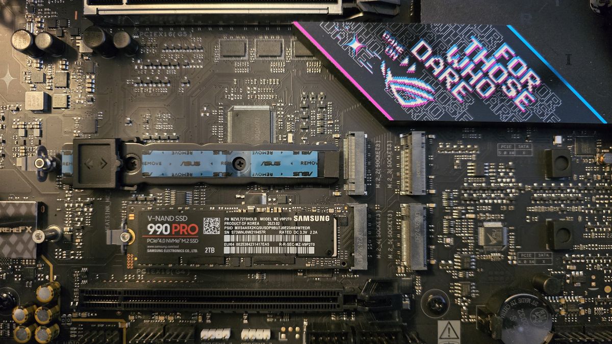 Samsung 990 Pro SSD cooling tested: efficient, with low temps