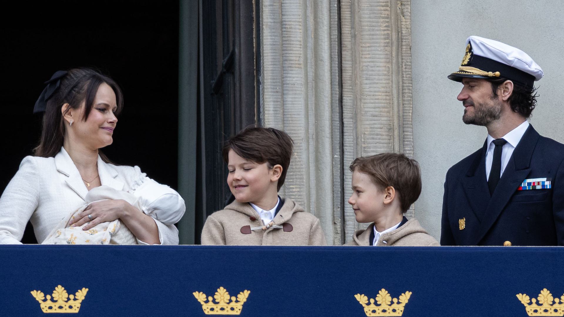 Princess Sofia, Princess Ines, Prince Alexander, Prince Gabriel and Prince Carl Philip on the balcony of the royal palace