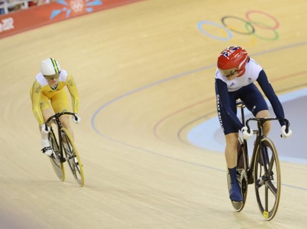Victoria Pendleton looks back at Anna Meares in the final