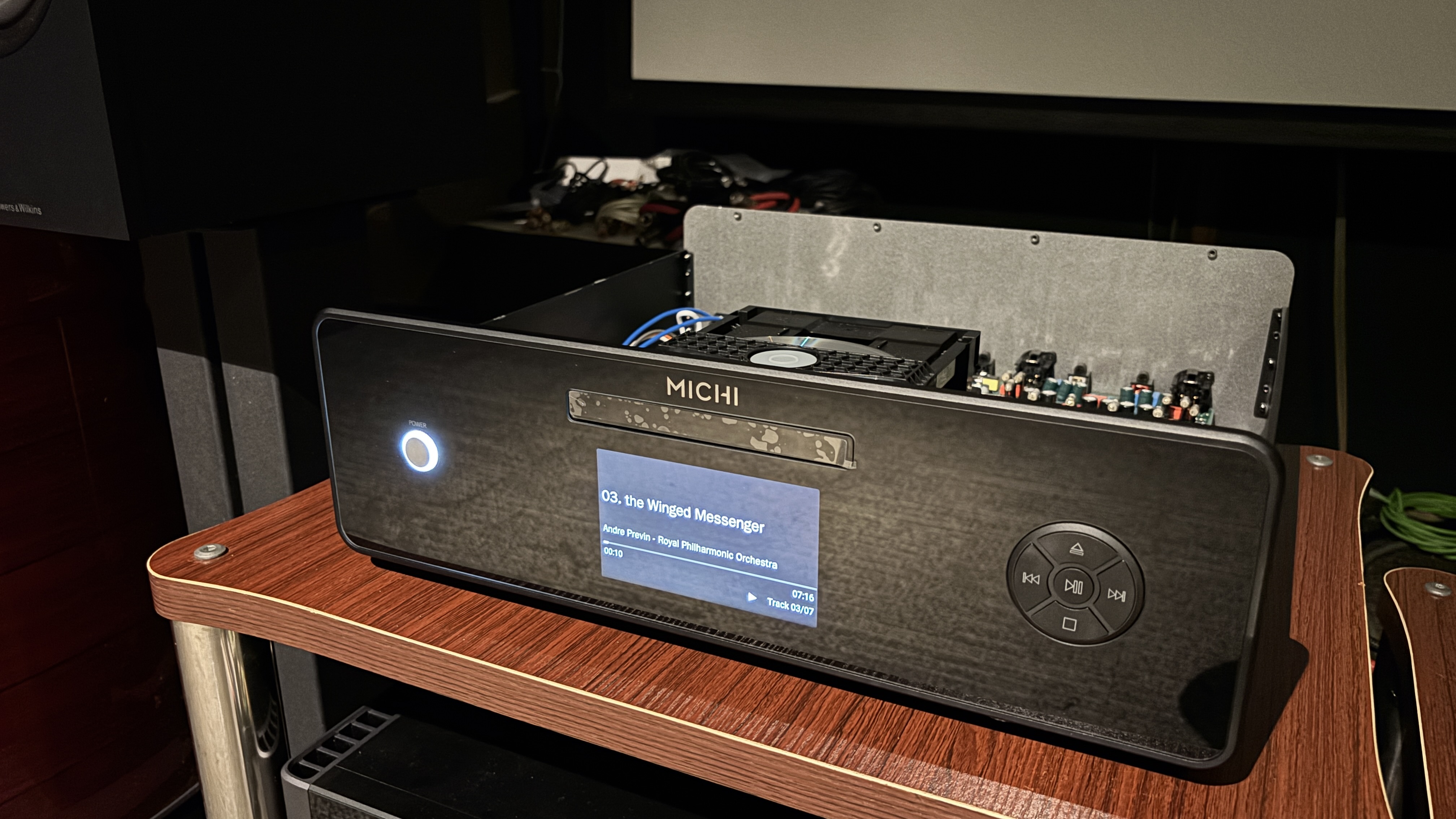 Michi Prestige X430 CD player on a hi-fi stand with with exposed components
