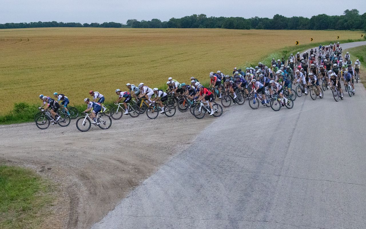 The Elite Men's 200 field heading north out of Emporia on a gloomy morning at dawn.
