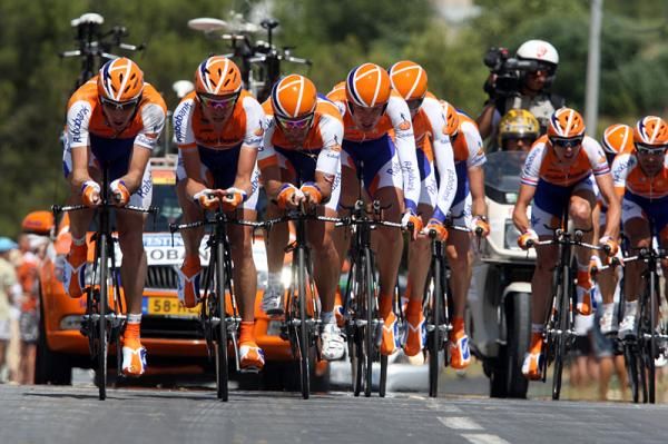 Rabobank finishes, Menchov, l, shows signs of his crash.