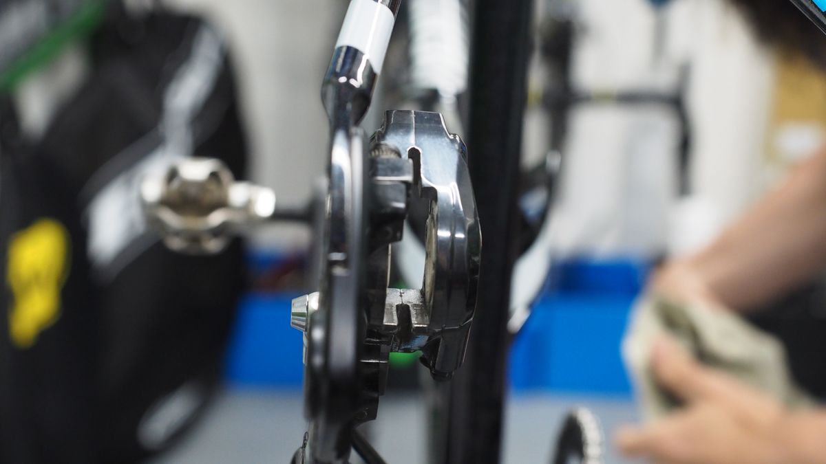 How to replace brake pads