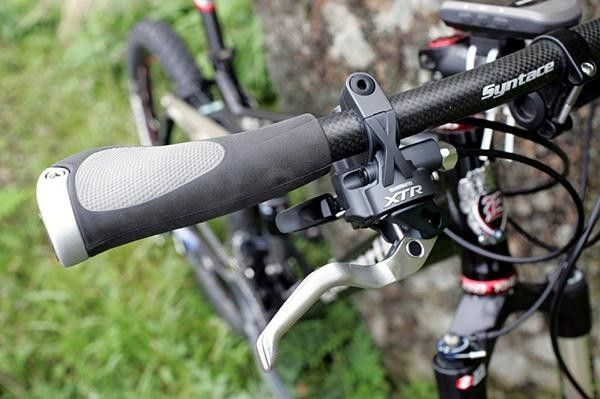A supplementary thumb lever