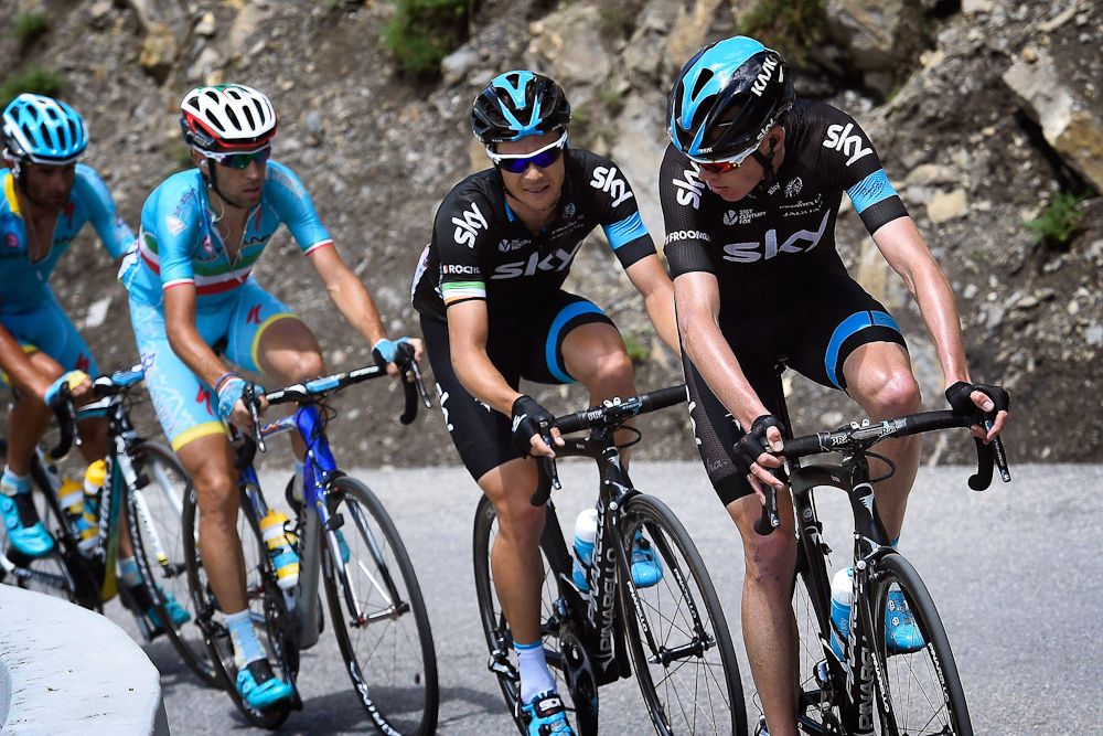 Chris Froome keeps an eye on Vincenzo Nibali.
