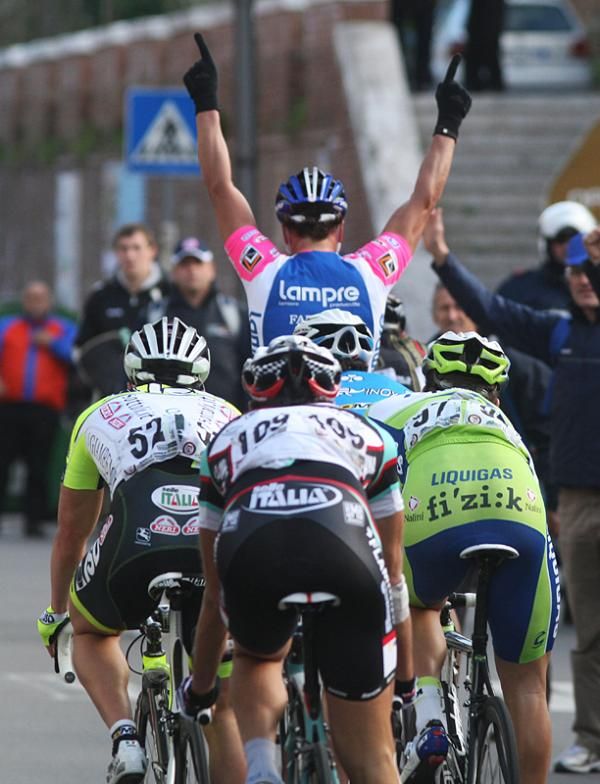 The view Petacchi's competitors get in the sprint.