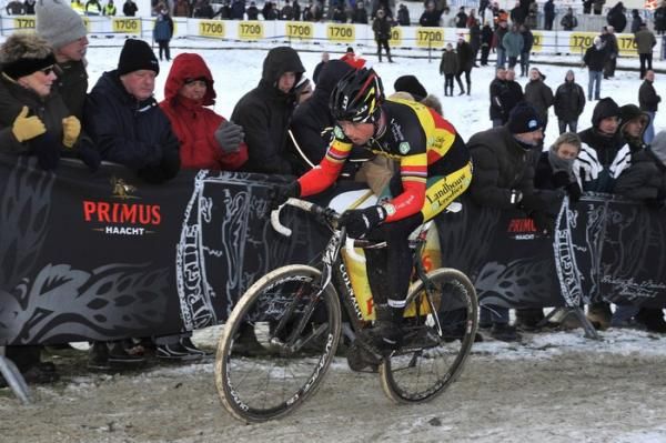 Sven Nys puts the power down in Middelkerke.
