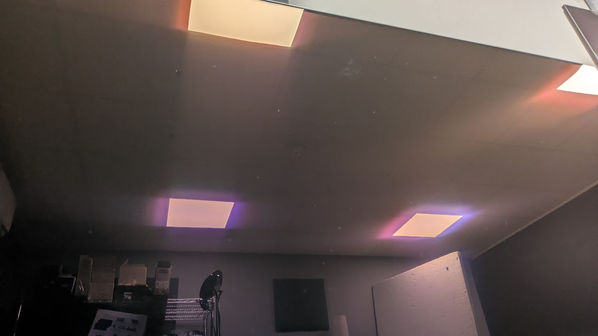 LG G5 overhead lights reflected in screen