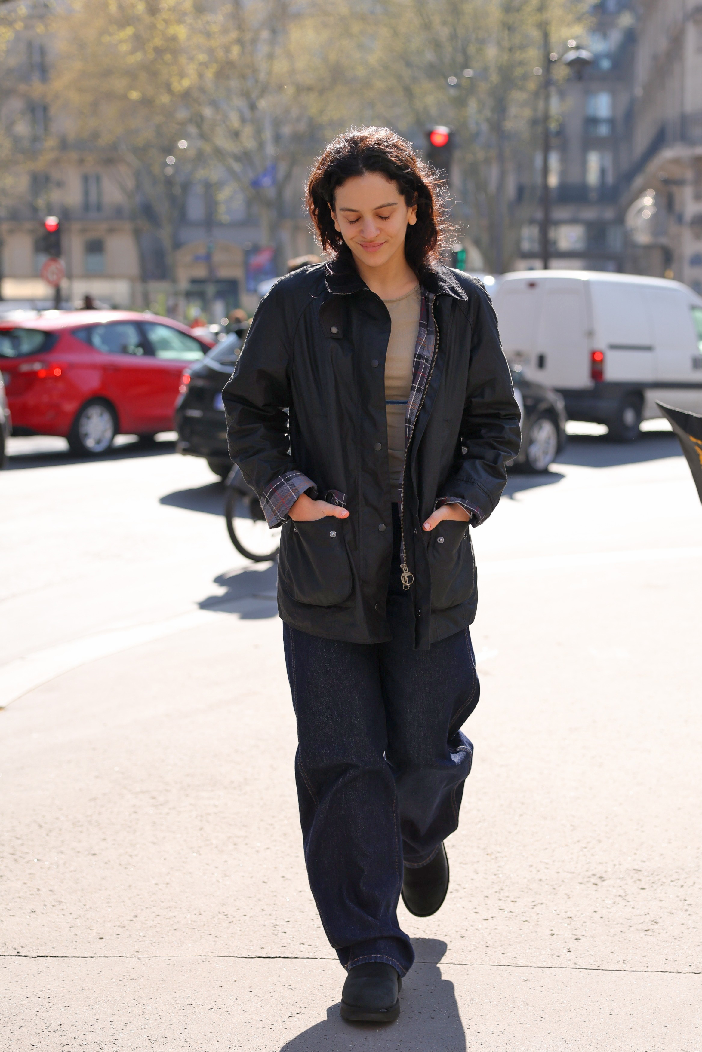 Rosal&amp;iacute;a wearing a barn jacket, a t-shirt, jeans, and boots in Paris on March 19