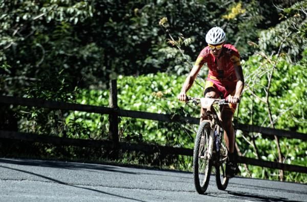 Paolo Montoya on his way to winning stage 1 of La Ruta de los Conquistadores