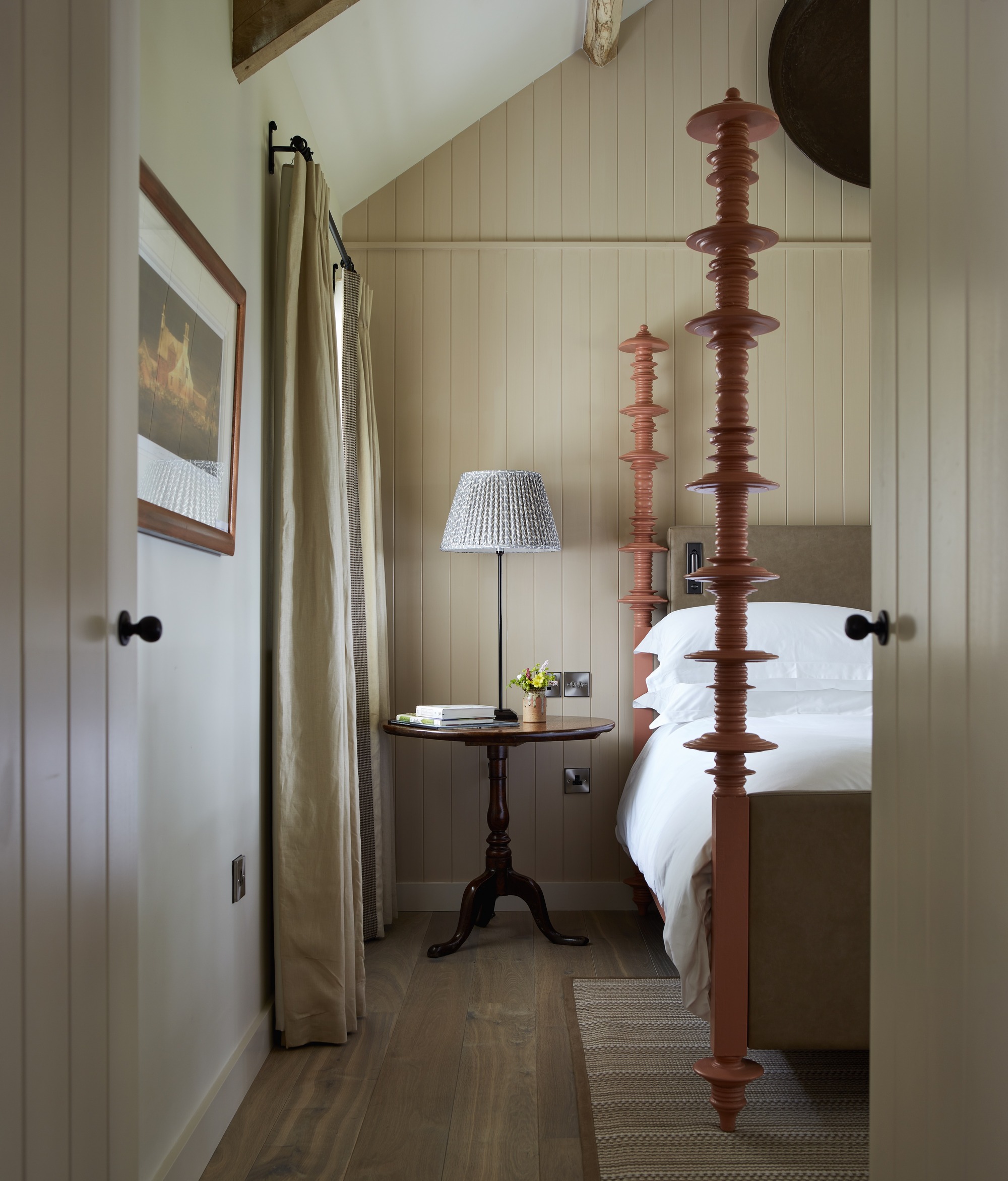 four poster bed in grove of narberth hotel