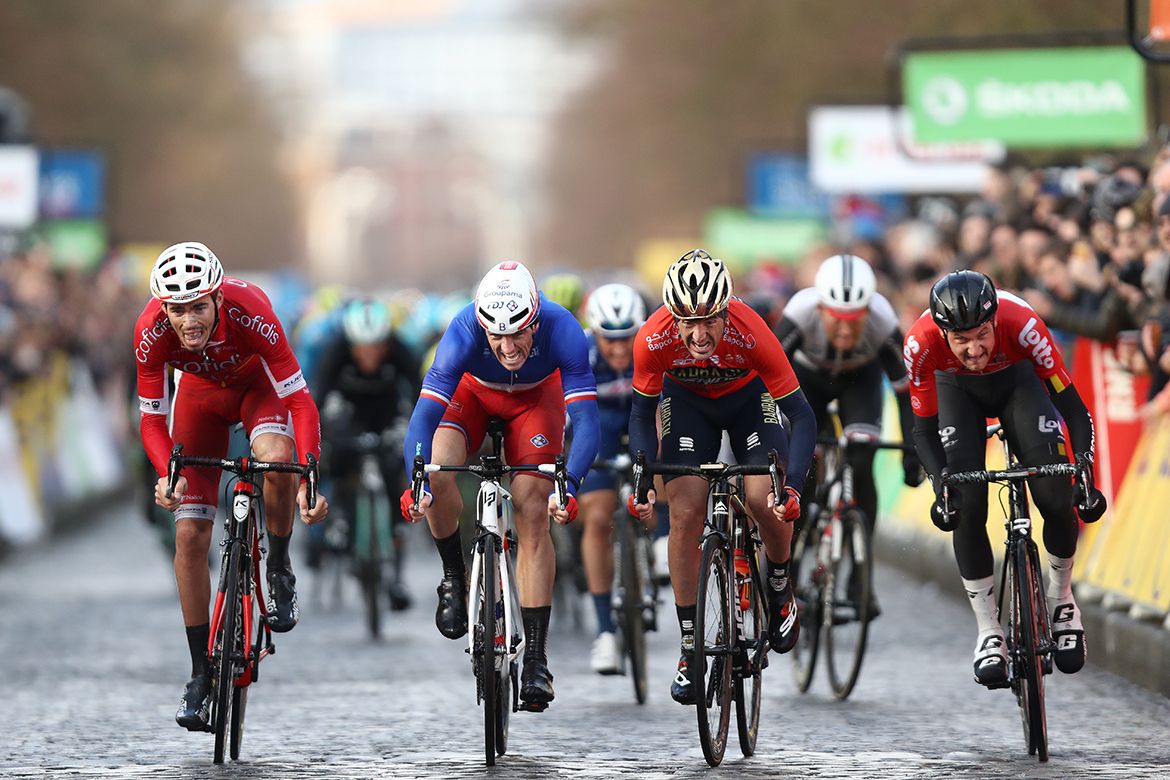 Laporte, Demare, Izagirre and Wellens hit the line together