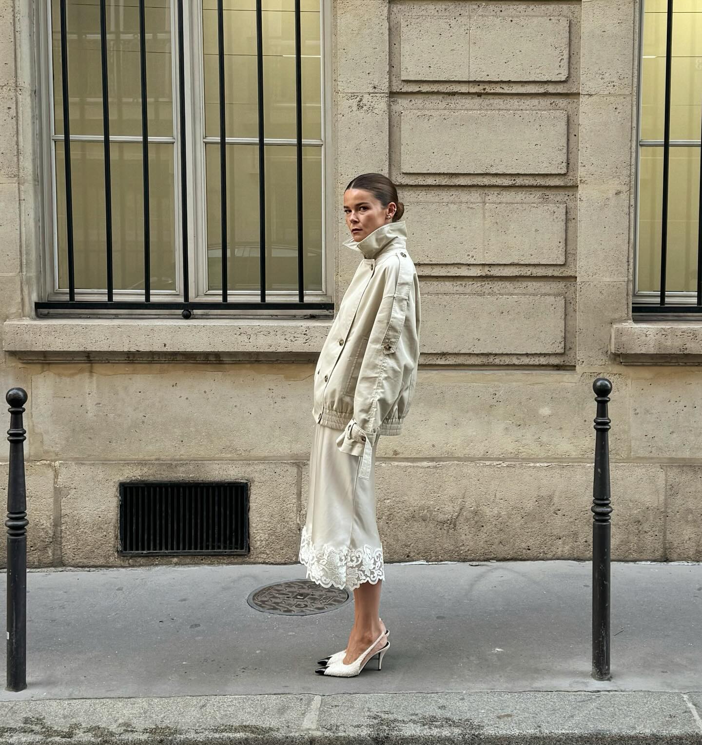 An image of @rikkekrefting wearing two-toned slingbacks