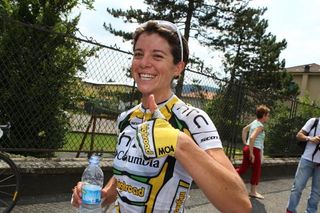 A 'thumbs up' from the stage winner, Evelyn Stevens (HTC - Columbia Women).