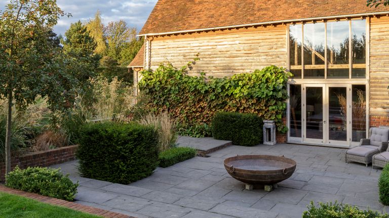 Courtyard Garden Ideas Transform A Small Or Awkwardly Shaped Outdoor Space Country