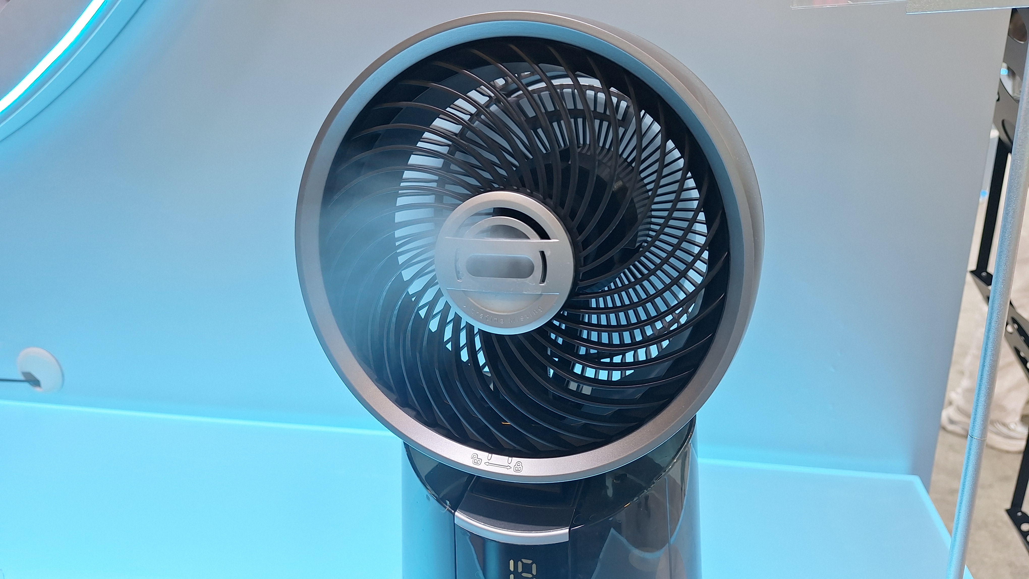 TurboCool Misting Fan 516S in action