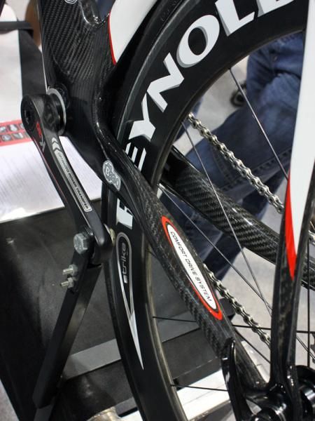 The Kult chain stays start out tall at the bottom bracket but flatten out as they approach the dropouts.