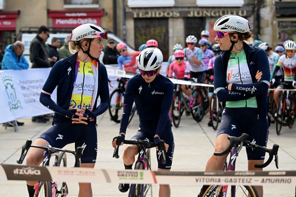 Images from Itzulia women 2023 stage 2, won by Demi Vollering