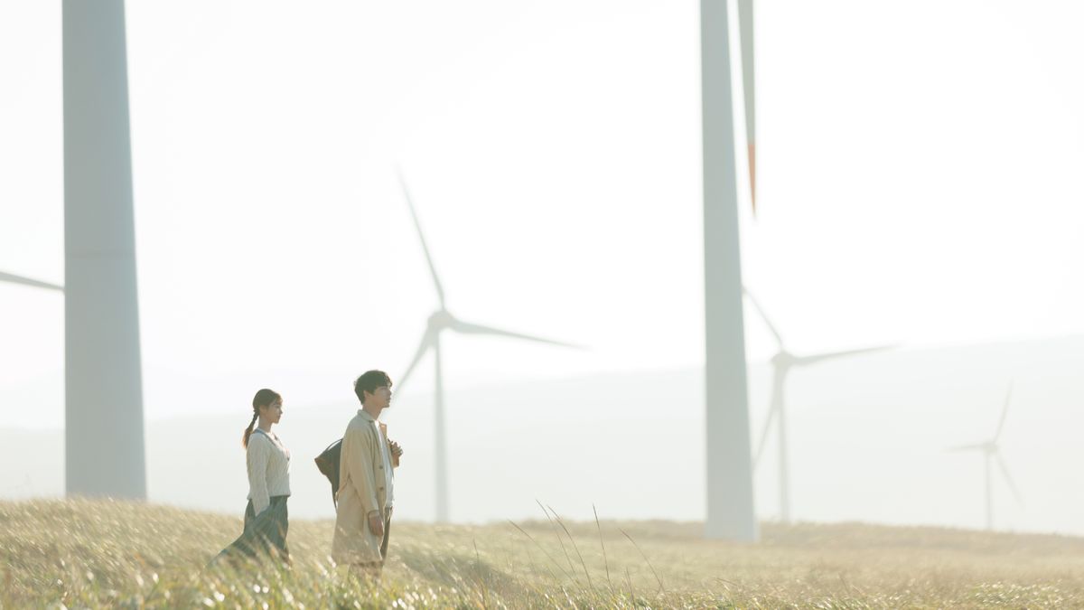 Kasumi Arimura and Kentaro Sakaguchi in in Netflix&#039;s Beyond Goodbye