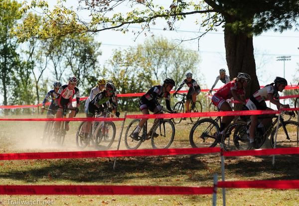 Elite women kicking up some dust on lap one