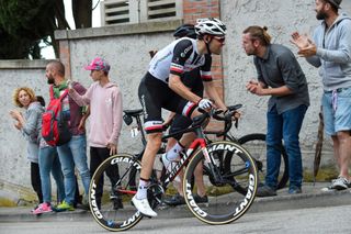 Tom Dumoulin out of the saddle in pursuit of Yates