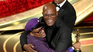 Spike Lee and Sam Jackson hugging at the Oscars