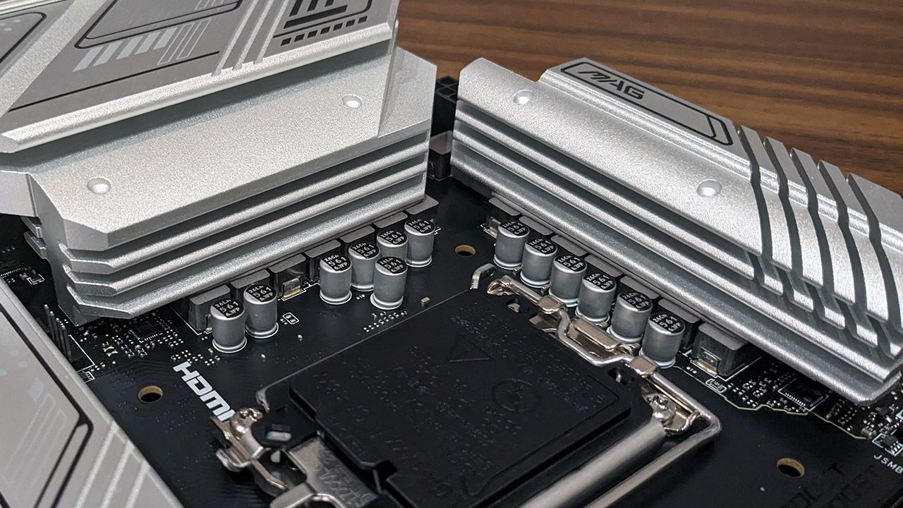 MSI MAG B760M Mortar Max WiFi VRM heatsinks