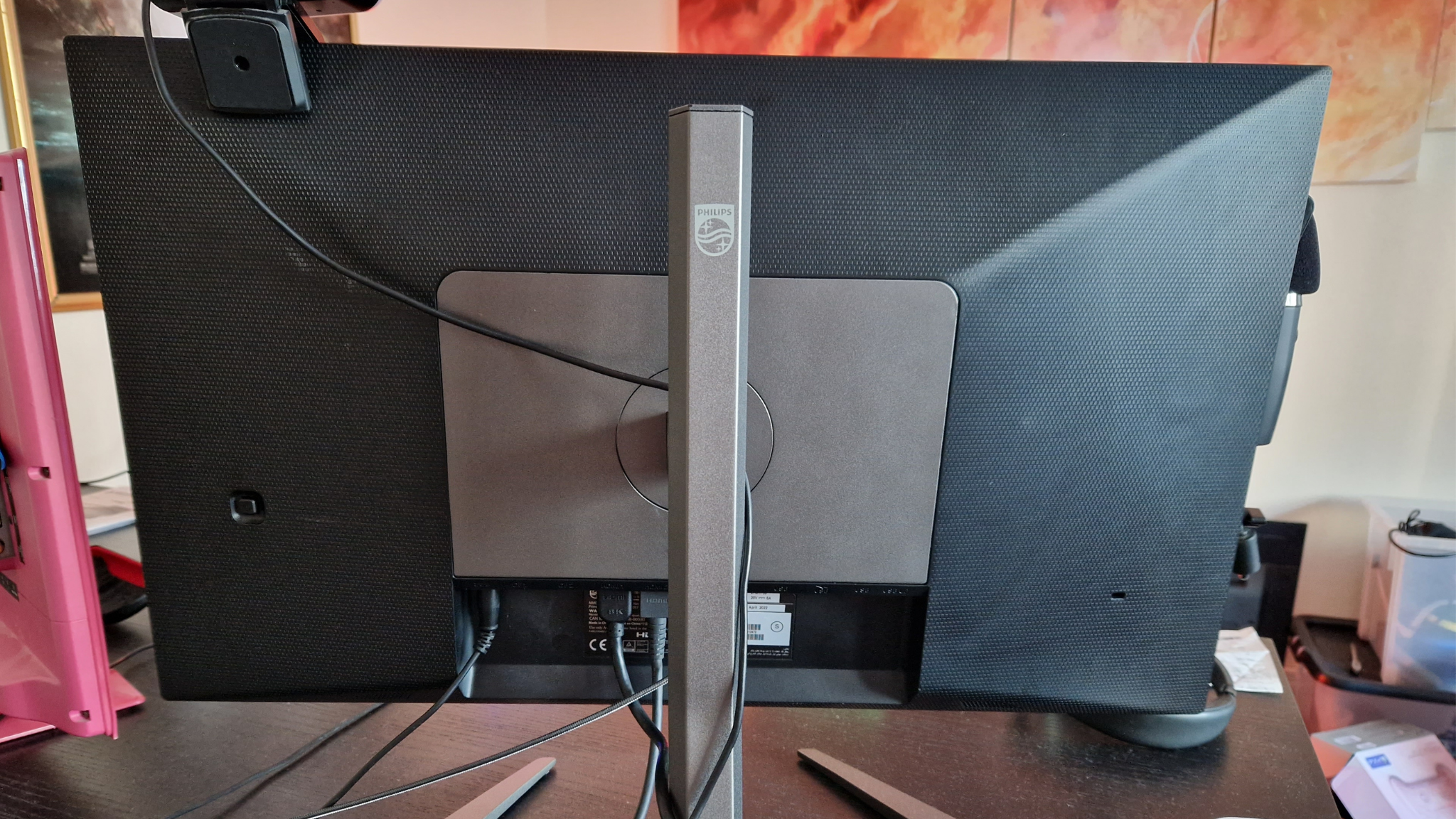 Philips Momentum 5000 rear image showing the textured back, stand, and mount system.