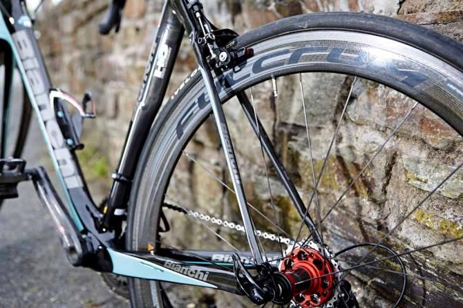 The XR2 is a fiesta of pro peloton-worthy characteristics and high-tech features